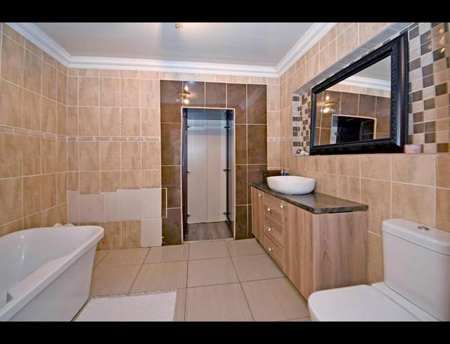 5 BEDROOM HOUSE FOR SALE IN MEREDALE